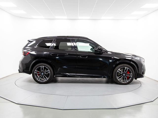 BMW X1 M35i color Negro. Año 2024. 221KW(300CV). Gasolina. En concesionario Móvil Begar Alicante de Alicante
