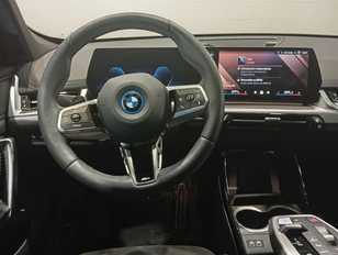 BMW iX1 eDrive20 color Negro. Año 2025. 150KW(204CV). Eléctrico. En concesionario Motor Munich - Terrassa - VO de Barcelona