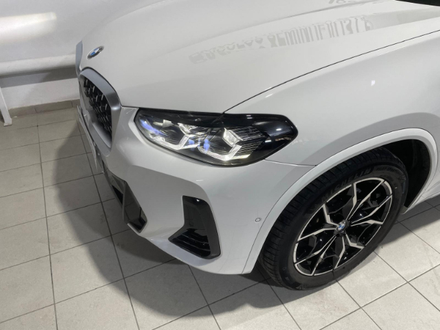 BMW X4 xDrive20d color Blanco. Año 2024. 140KW(190CV). Diésel. En concesionario Hispamovil Elche de Alicante