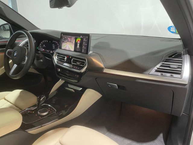 BMW X4 xDrive20d color Blanco. Año 2024. 140KW(190CV). Diésel. En concesionario Hispamovil Elche de Alicante
