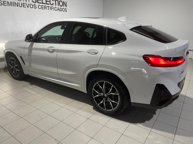 BMW X4 xDrive20d color Blanco. Año 2024. 140KW(190CV). Diésel. En concesionario Hispamovil Elche de Alicante