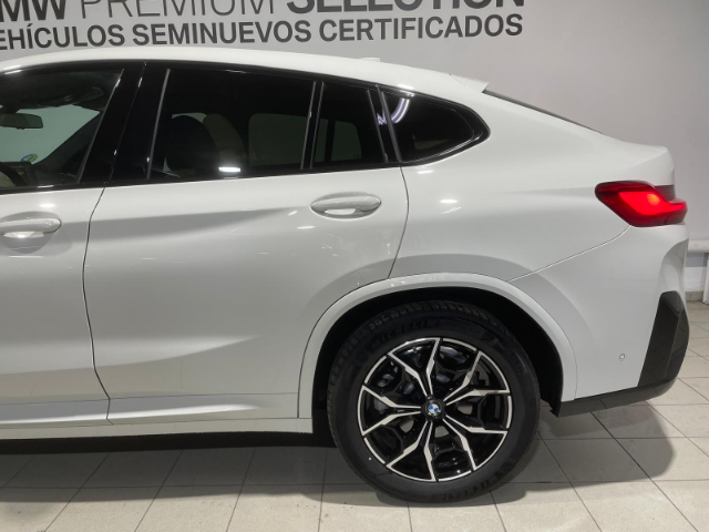 BMW X4 xDrive20d color Blanco. Año 2024. 140KW(190CV). Diésel. En concesionario Hispamovil Elche de Alicante