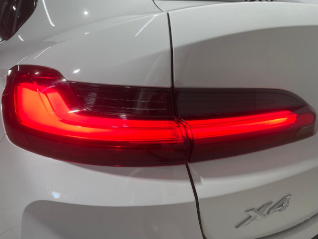 BMW X4 xDrive20d color Blanco. Año 2024. 140KW(190CV). Diésel. En concesionario Hispamovil Elche de Alicante
