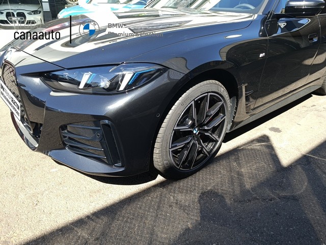 BMW i4 eDrive40 color Negro. Año 2025. 250KW(340CV). Eléctrico. En concesionario DEMO de Sta. C. Tenerife