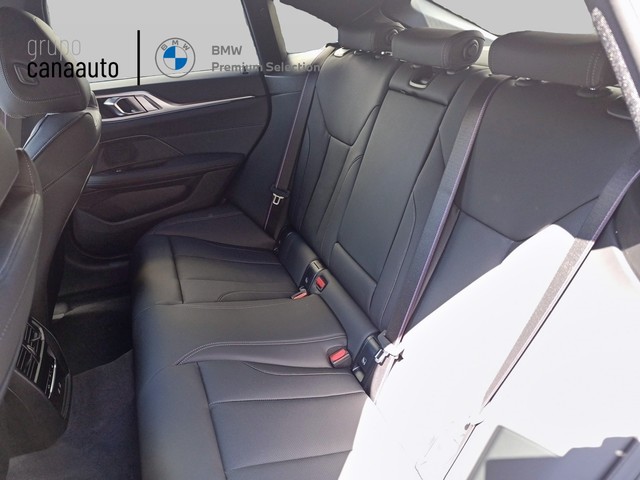 BMW i4 eDrive40 color Negro. Año 2025. 250KW(340CV). Eléctrico. En concesionario DEMO de Sta. C. Tenerife