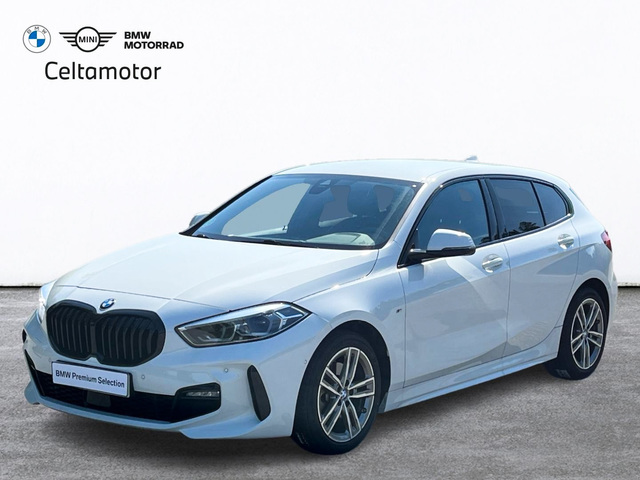 BMW Serie 1 118d color Blanco. Año 2024. 110KW(150CV). Diésel. En concesionario Celtamotor Caldas Reis de Pontevedra