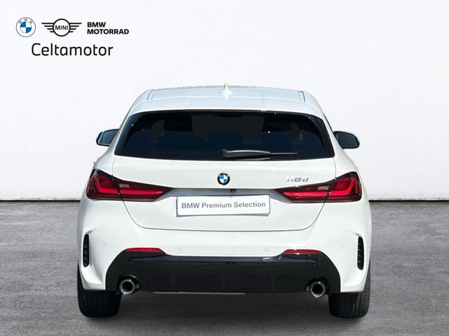 BMW Serie 1 118d color Blanco. Año 2024. 110KW(150CV). Diésel. En concesionario Celtamotor Caldas Reis de Pontevedra