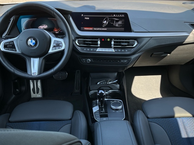 BMW Serie 1 118d color Blanco. Año 2024. 110KW(150CV). Diésel. En concesionario Celtamotor Caldas Reis de Pontevedra