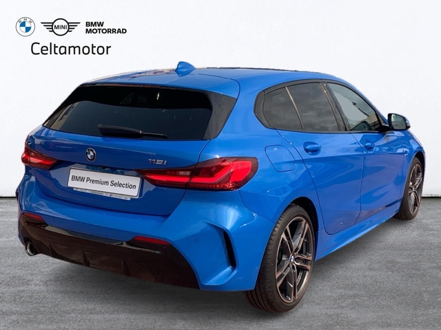 BMW Serie 1 118i color Azul. Año 2024. 103KW(140CV). Gasolina. En concesionario Celtamotor Lalín de Pontevedra