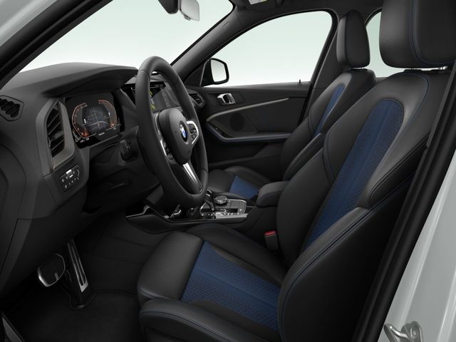 BMW Serie 1 118d color Gris. Año 2024. 110KW(150CV). Diésel. En concesionario Celtamotor Vigo de Pontevedra