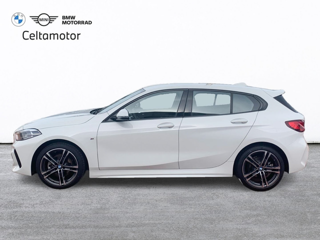 BMW Serie 1 118i color Blanco. Año 2024. 103KW(140CV). Gasolina. En concesionario Celtamotor Pontevedra de Pontevedra