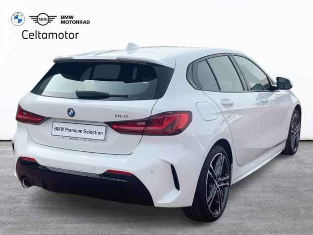 BMW Serie 1 118i color Blanco. Año 2024. 103KW(140CV). Gasolina. En concesionario Celtamotor Pontevedra de Pontevedra