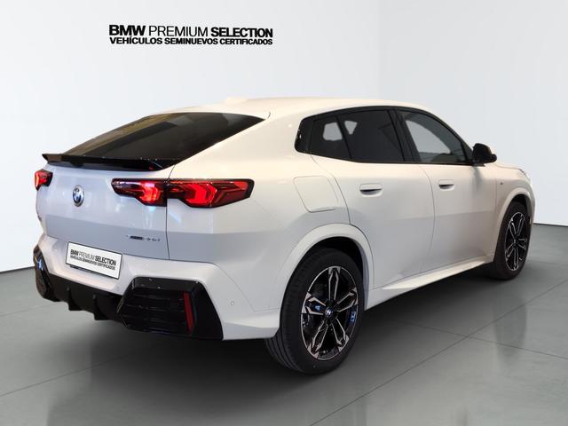BMW X2 sDrive20d color Blanco. Año 2024. 120KW(163CV). Diésel. En concesionario Automotor Premium Velázquez - Málaga de Málaga