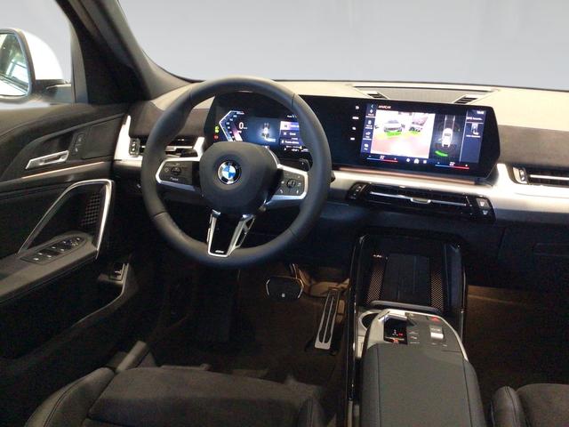 BMW X2 sDrive20d color Blanco. Año 2024. 120KW(163CV). Diésel. En concesionario Automotor Premium Velázquez - Málaga de Málaga