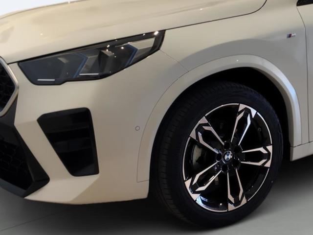 BMW X2 sDrive20d color Blanco. Año 2024. 120KW(163CV). Diésel. En concesionario Automotor Premium Velázquez - Málaga de Málaga