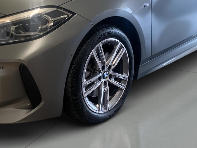 BMW Serie 1 118d color Gris. Año 2024. 110KW(150CV). Diésel. En concesionario Automotor Premium Fuengirola - Málaga de Málaga