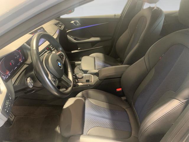 BMW Serie 1 118d color Gris. Año 2024. 110KW(150CV). Diésel. En concesionario Automotor Premium Fuengirola - Málaga de Málaga