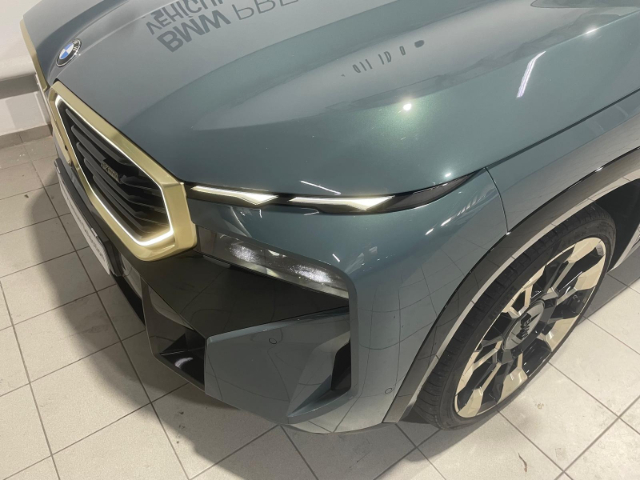 BMW XM 4.4 PHEV color Verde. Año 2023. 480KW(653CV). Híbrido Electro/Gasolina. En concesionario Hispamovil Elche de Alicante