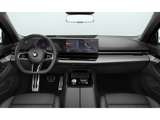 BMW Serie 5 520d color Gris. Año 2024. 145KW(197CV). Diésel. En concesionario Hispamovil Elche de Alicante