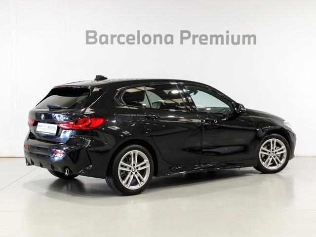 BMW Serie 1 118d color Negro. Año 2024. 110KW(150CV). Diésel. En concesionario Barcelona Premium -- GRAN VIA de Barcelona