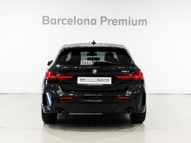 BMW Serie 1 118d color Negro. Año 2024. 110KW(150CV). Diésel. En concesionario Barcelona Premium -- GRAN VIA de Barcelona