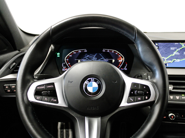 BMW Serie 1 118d color Negro. Año 2024. 110KW(150CV). Diésel. En concesionario Barcelona Premium -- GRAN VIA de Barcelona