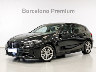Fotos de BMW Serie 1 118d color Negro. Año 2024. 110KW(150CV). Diésel. En concesionario Barcelona Premium -- GRAN VIA de Barcelona