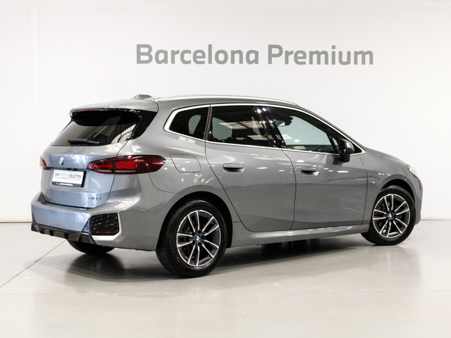 BMW Serie 2 218d Active Tourer color Gris. Año 2024. 110KW(150CV). Diésel. En concesionario Barcelona Premium -- GRAN VIA de Barcelona