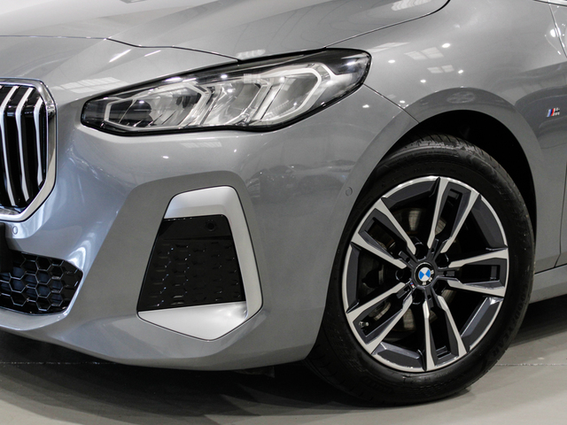 BMW Serie 2 218d Active Tourer color Gris. Año 2024. 110KW(150CV). Diésel. En concesionario Barcelona Premium -- GRAN VIA de Barcelona