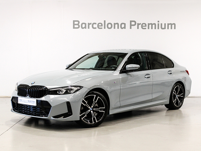 BMW Serie 3 320i color Gris. Año 2024. 135KW(184CV). Gasolina. En concesionario Barcelona Premium -- GRAN VIA de Barcelona