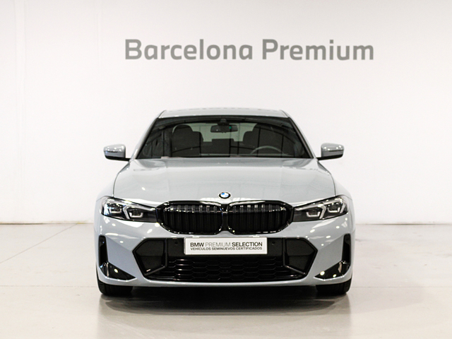 BMW Serie 3 320i color Gris. Año 2024. 135KW(184CV). Gasolina. En concesionario Barcelona Premium -- GRAN VIA de Barcelona
