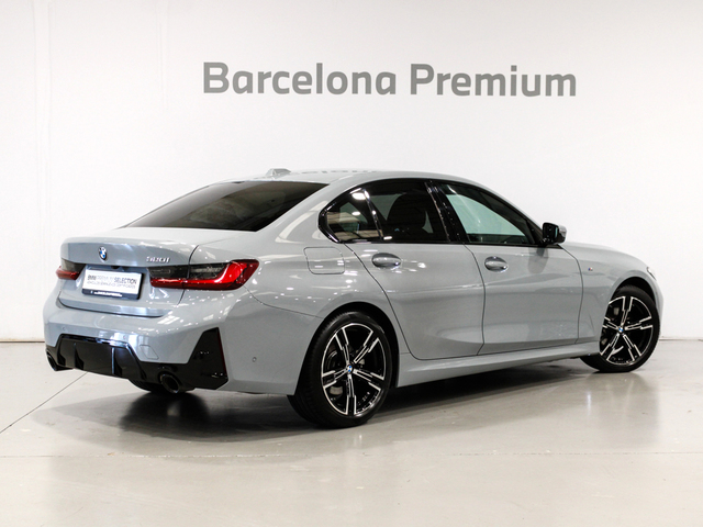BMW Serie 3 320i color Gris. Año 2024. 135KW(184CV). Gasolina. En concesionario Barcelona Premium -- GRAN VIA de Barcelona