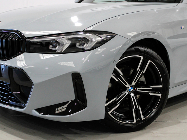 BMW Serie 3 320i color Gris. Año 2024. 135KW(184CV). Gasolina. En concesionario Barcelona Premium -- GRAN VIA de Barcelona