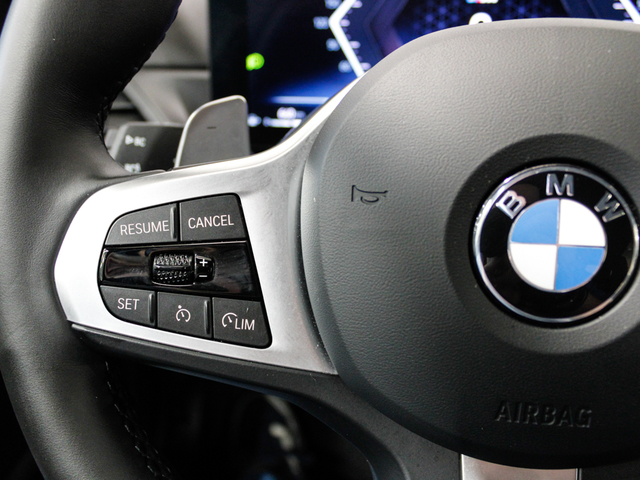 BMW Serie 3 320i color Gris. Año 2024. 135KW(184CV). Gasolina. En concesionario Barcelona Premium -- GRAN VIA de Barcelona