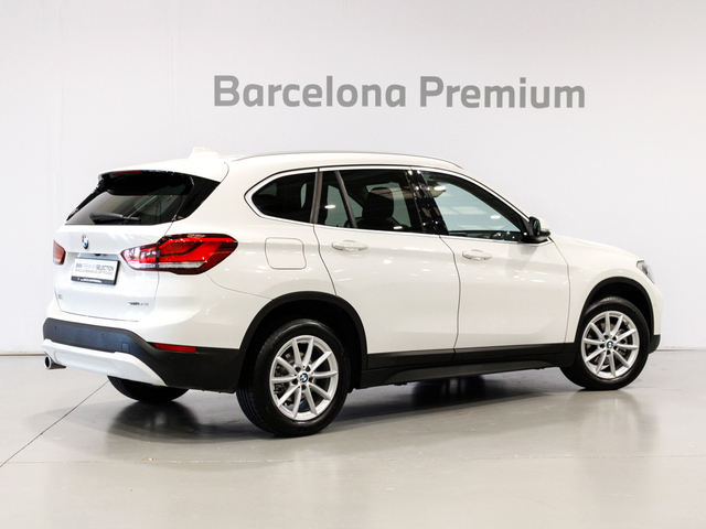 BMW X1 sDrive18i color Blanco. Año 2021. 103KW(140CV). Gasolina. En concesionario Barcelona Premium -- GRAN VIA de Barcelona