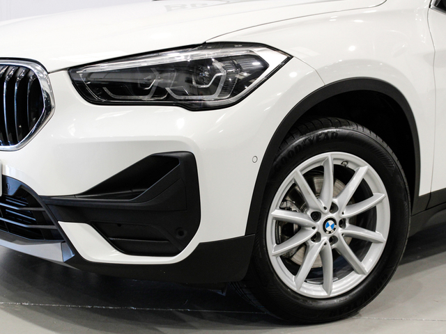 BMW X1 sDrive18i color Blanco. Año 2021. 103KW(140CV). Gasolina. En concesionario Barcelona Premium -- GRAN VIA de Barcelona