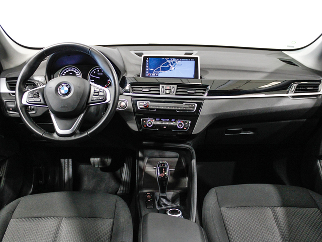 BMW X1 sDrive18i color Blanco. Año 2021. 103KW(140CV). Gasolina. En concesionario Barcelona Premium -- GRAN VIA de Barcelona