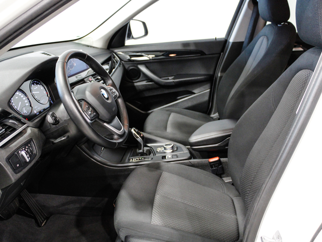 BMW X1 sDrive18i color Blanco. Año 2021. 103KW(140CV). Gasolina. En concesionario Barcelona Premium -- GRAN VIA de Barcelona