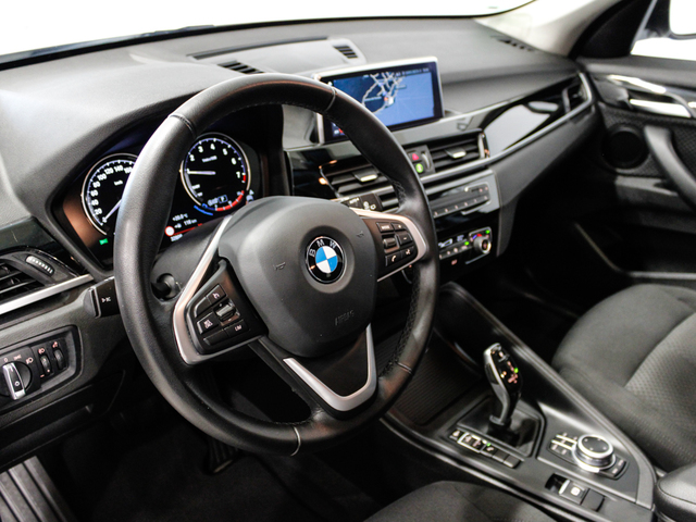 BMW X1 sDrive18i color Blanco. Año 2021. 103KW(140CV). Gasolina. En concesionario Barcelona Premium -- GRAN VIA de Barcelona