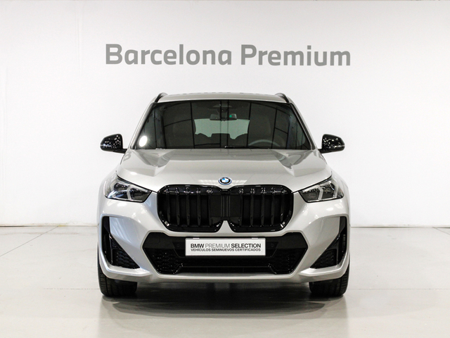 BMW X1 xDrive25e color Gris Plata. Año 2024. 180KW(245CV). Híbrido Electro/Gasolina. En concesionario Barcelona Premium -- GRAN VIA de Barcelona