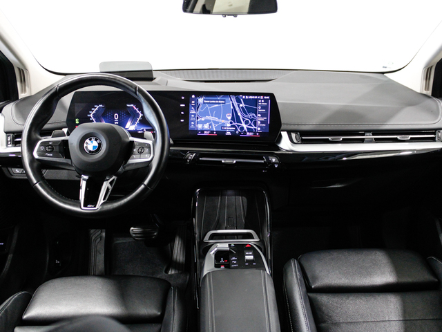 BMW Serie 2 218i Active Tourer color Blanco. Año 2024. 100KW(136CV). Gasolina. En concesionario Barcelona Premium -- GRAN VIA de Barcelona