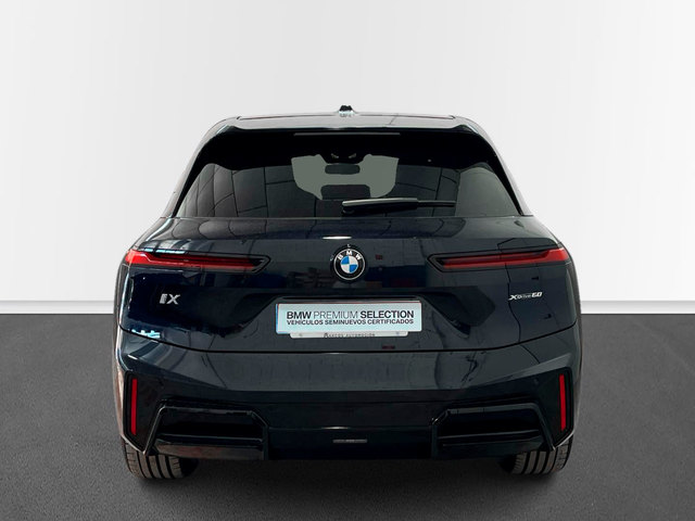 BMW iX xDrive60 color Negro. Año 2025. 400KW(544CV). Eléctrico. En concesionario Engasa S.A. de Valencia