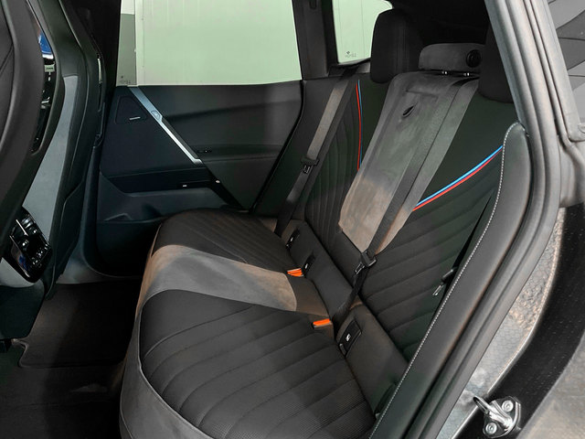 BMW iX xDrive60 color Negro. Año 2025. 400KW(544CV). Eléctrico. En concesionario Engasa S.A. de Valencia
