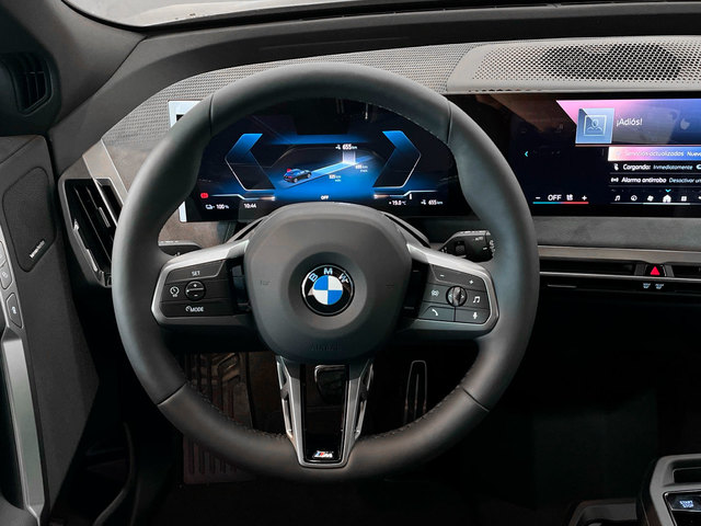BMW iX xDrive60 color Negro. Año 2025. 400KW(544CV). Eléctrico. En concesionario Engasa S.A. de Valencia