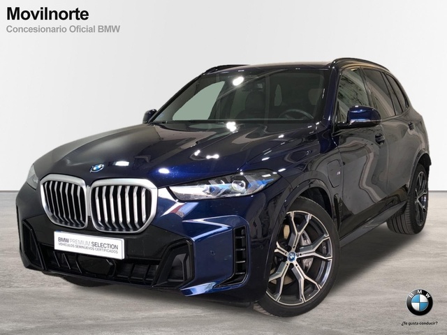 BMW X5 xDrive50e color Azul. Año 2023. 360KW(489CV). Híbrido Electro/Gasolina. En concesionario Movilnorte El Plantio de Madrid