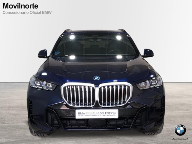 BMW X5 xDrive50e color Azul. Año 2023. 360KW(489CV). Híbrido Electro/Gasolina. En concesionario Movilnorte El Plantio de Madrid