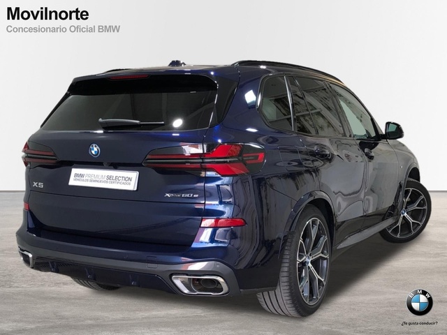 BMW X5 xDrive50e color Azul. Año 2023. 360KW(489CV). Híbrido Electro/Gasolina. En concesionario Movilnorte El Plantio de Madrid