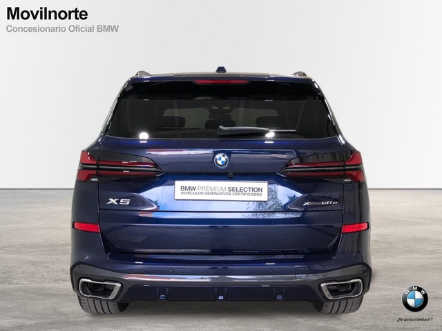 BMW X5 xDrive50e color Azul. Año 2023. 360KW(489CV). Híbrido Electro/Gasolina. En concesionario Movilnorte El Plantio de Madrid