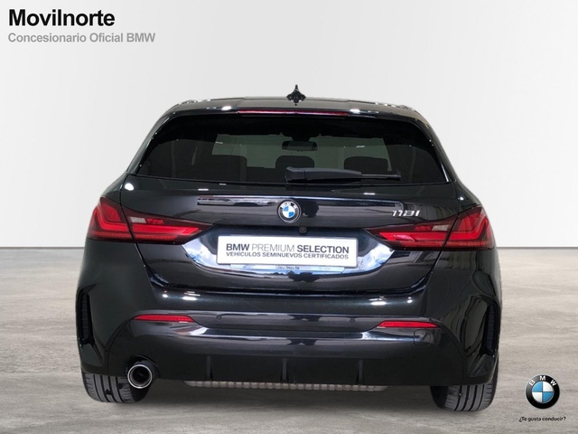 BMW Serie 1 118i color Negro. Año 2021. 103KW(140CV). Gasolina. En concesionario Movilnorte El Plantio de Madrid