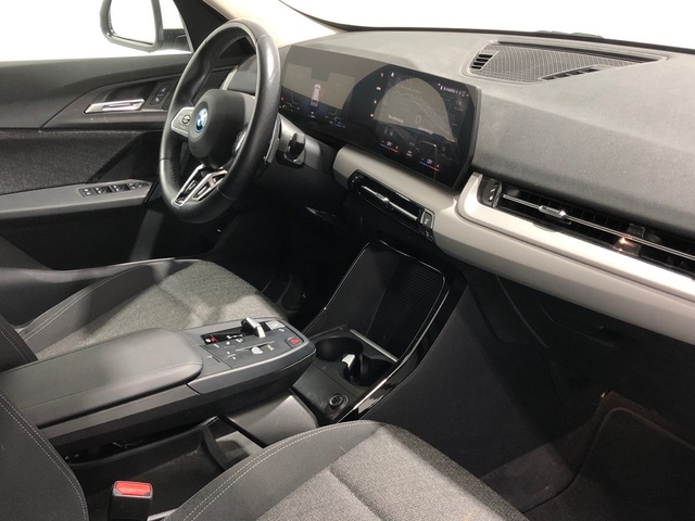 BMW X1 xDrive25e color Blanco. Año 2024. 180KW(245CV). Híbrido Electro/Gasolina. En concesionario Auto Premier, S.A. - ALCALÁ DE HENARES de Madrid
